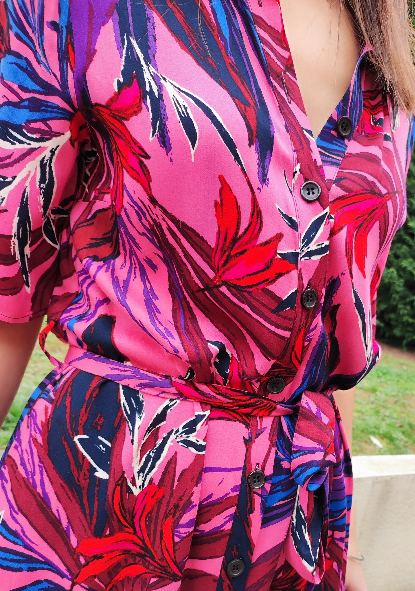 Robe chemise longue à ceinture rose fleur style hawaïenne